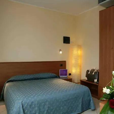 Spinelli מלון וירג'יו